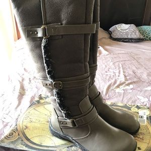 Wanderlust Gabrielle 2 tall winter warm boots. Brand new size 10 W